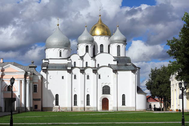 Кремль и Ярославово дворище - центр Великого Новгорода