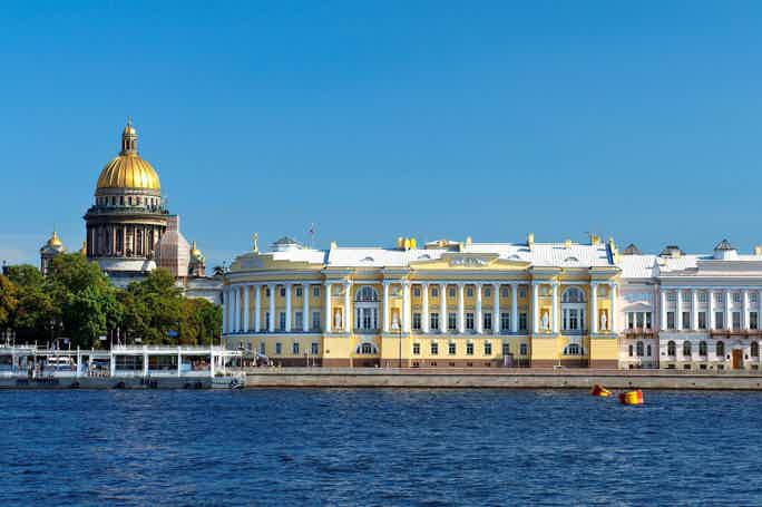 Парадный Петербург: аудиоэкскурсия по Английской набережной до Синего моста