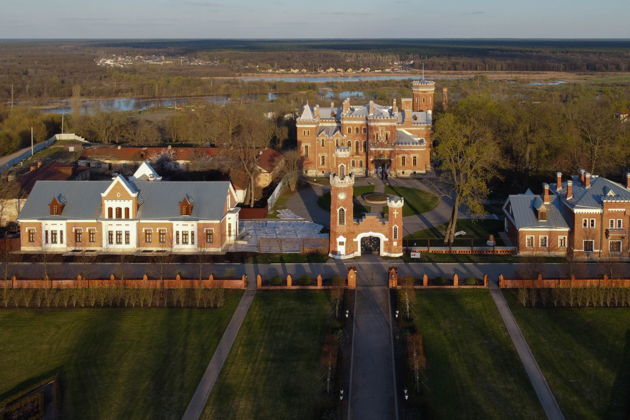 Виды Рамонь: экскурсия в «Замок Ольденбургских» и императорские традиции