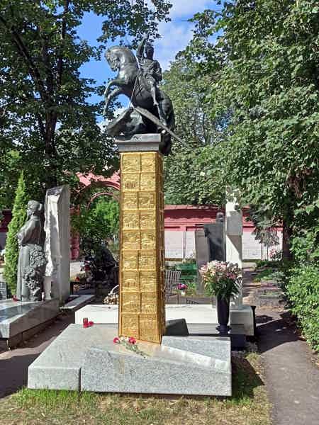 Новодевичье кладбище — место упокоения великих - фото 3