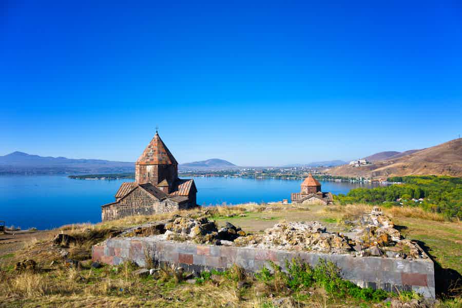 Монастырь Агарцин, Дилижана и озеро Севан из Гюмри или из Еревана - фото 4