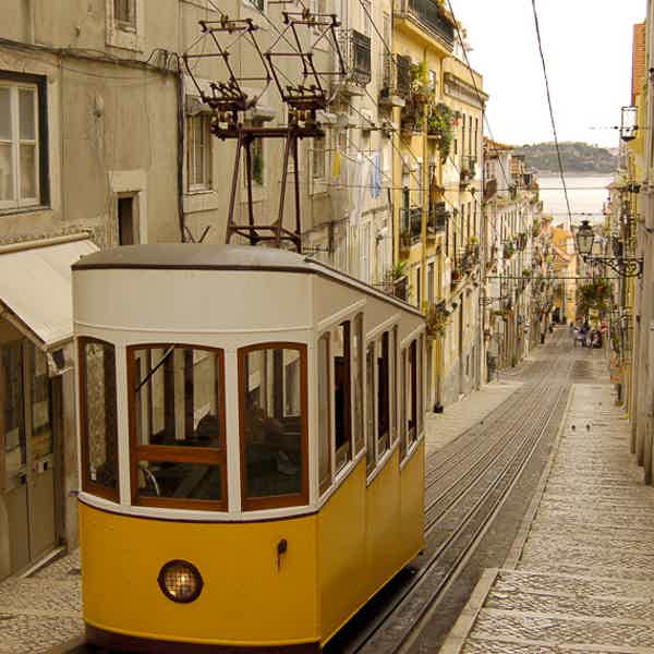 Богемный Шиаду и старинная Алфама – пешеходная экскурсия по Лиссабону - фото 2