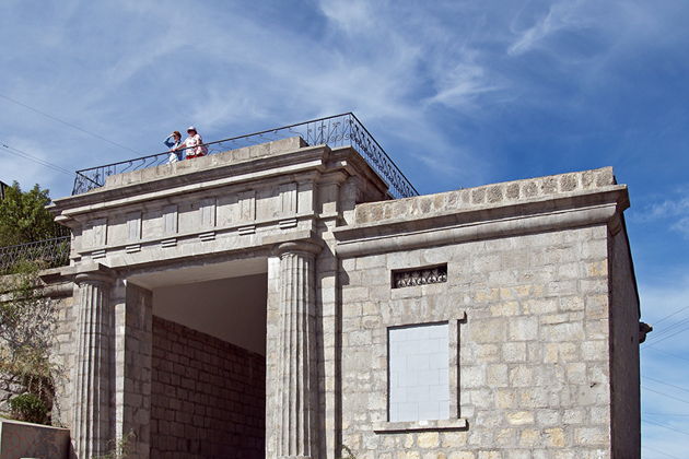 Виды Уникальный Форос: долины, море, горы, пещеры, имения.