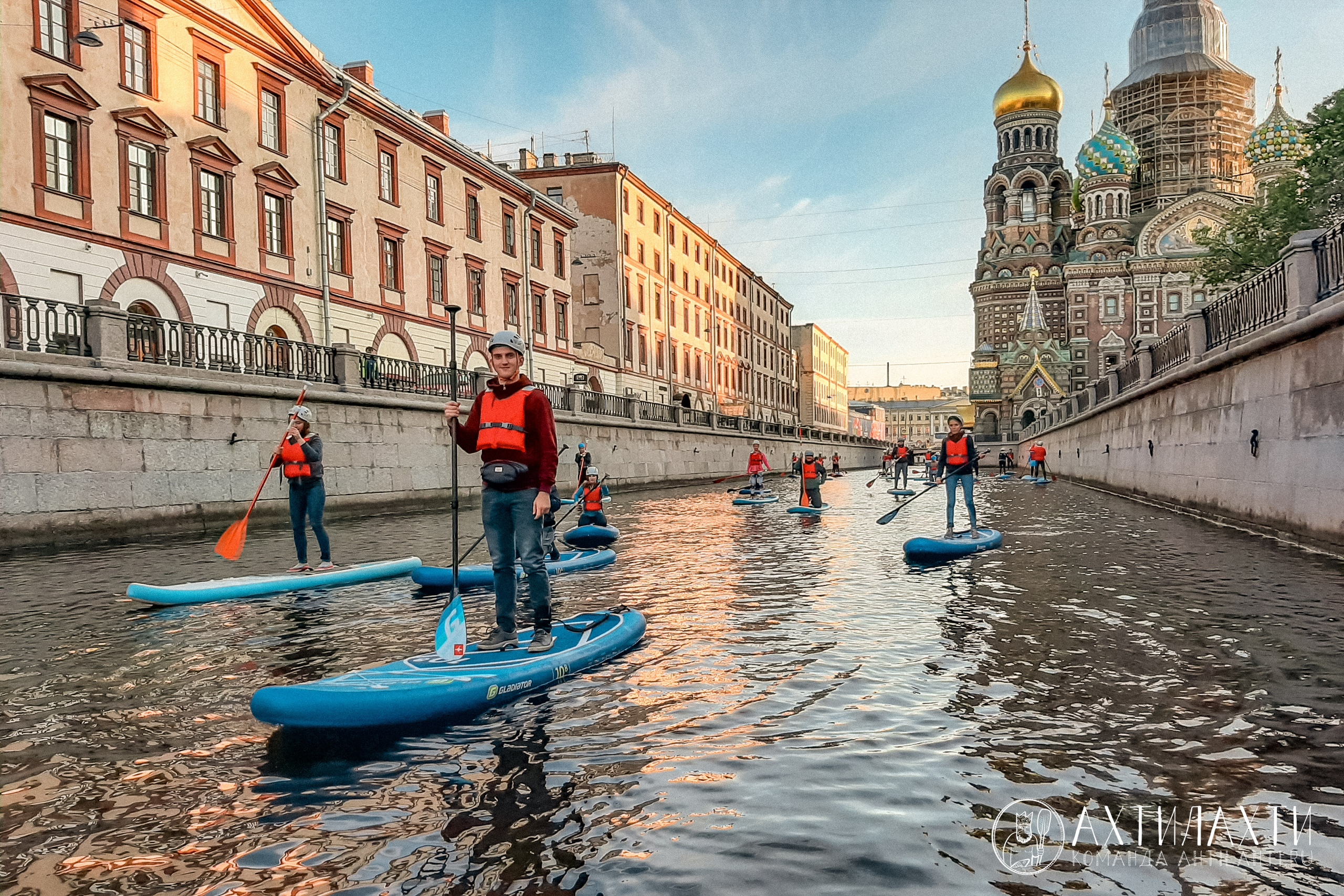 Куда сходить в апреле в санкт петербурге. САП борд СПБ прогулки. Sup прогулка Санкт-Петербург. САП серфинг по каналам в Санкт-Петербурге.