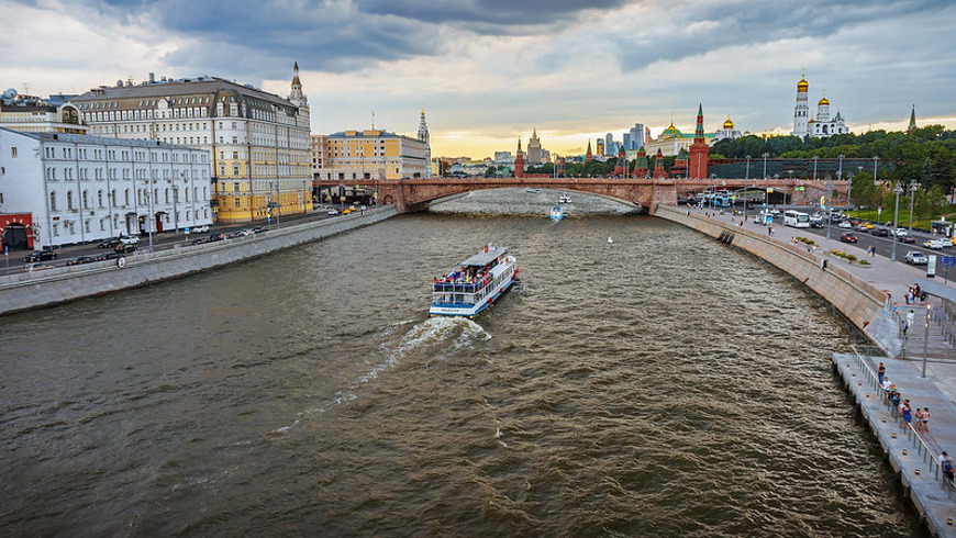 Прогулка по Москве-реке с питанием от причала «Киевский вокзал»