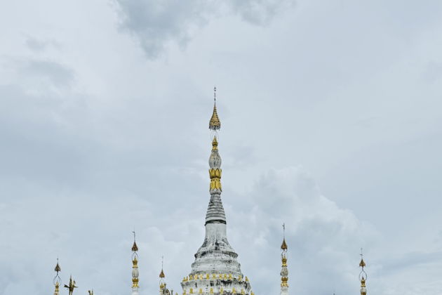 Фото к экскурсии Парящие пагоды на высоте 300 метров — путешествие в сердце Сурат Тхани