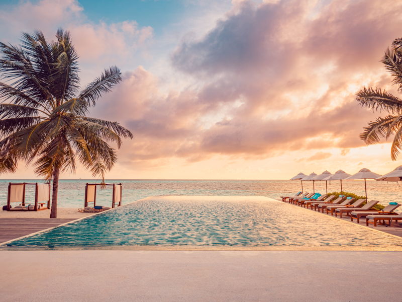 День в пляжном клубе The Palm с ужином в ресторане 20four и бассейном - экскурсия в Дубай, ОАЭ