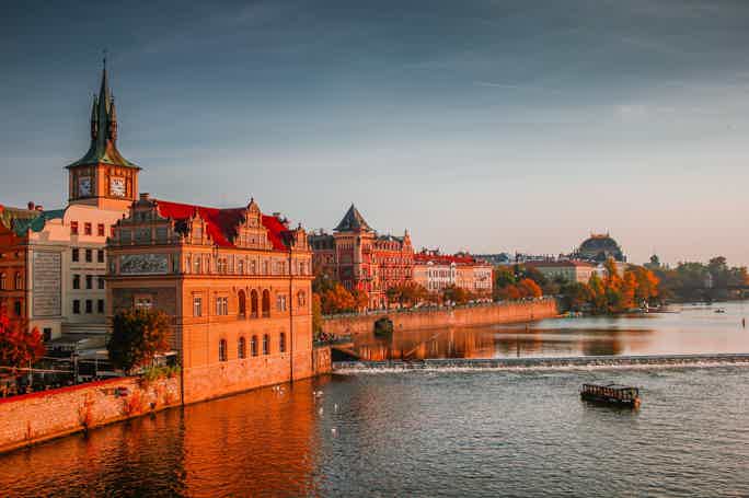 Prag: Stadtrundfahrt und Dinner Cruise mit Hotelabholung