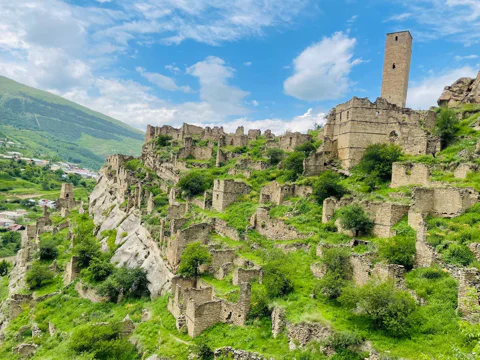 Язык тролля в Гооре и Старый Кахиб из Избербаша