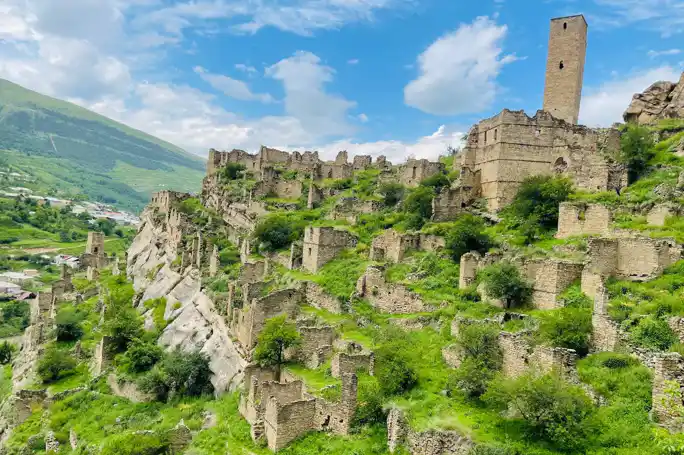 Язык тролля в Гооре и Старый Кахиб из Избербаша