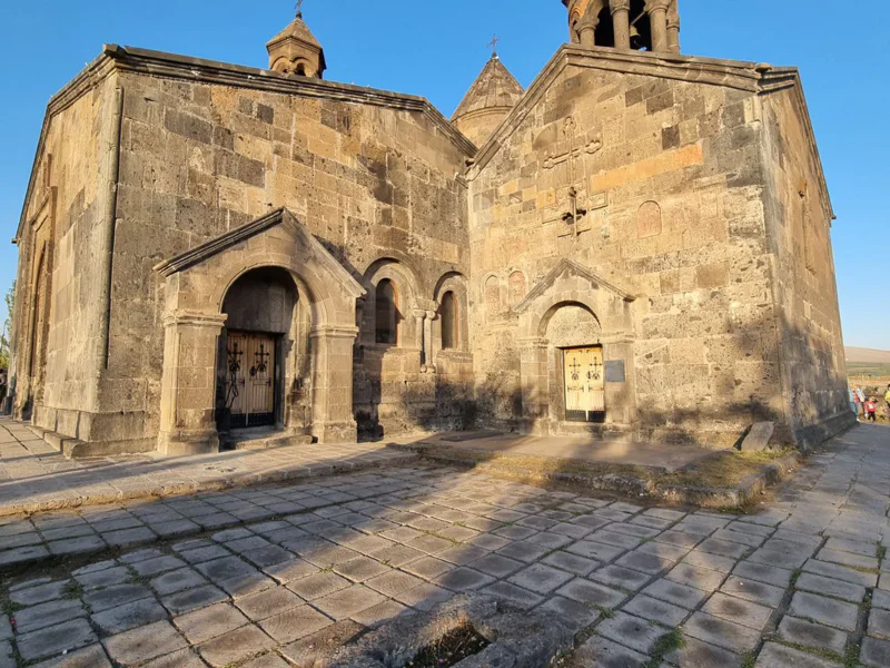 Аллея армянского алфавита и монастырь Сагмосаванк с дегустациями — фото 3, Ереван | Покатаем