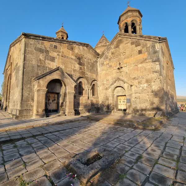 Аллея армянского алфавита и монастырь Сагмосаванк с дегустациями - фото 1