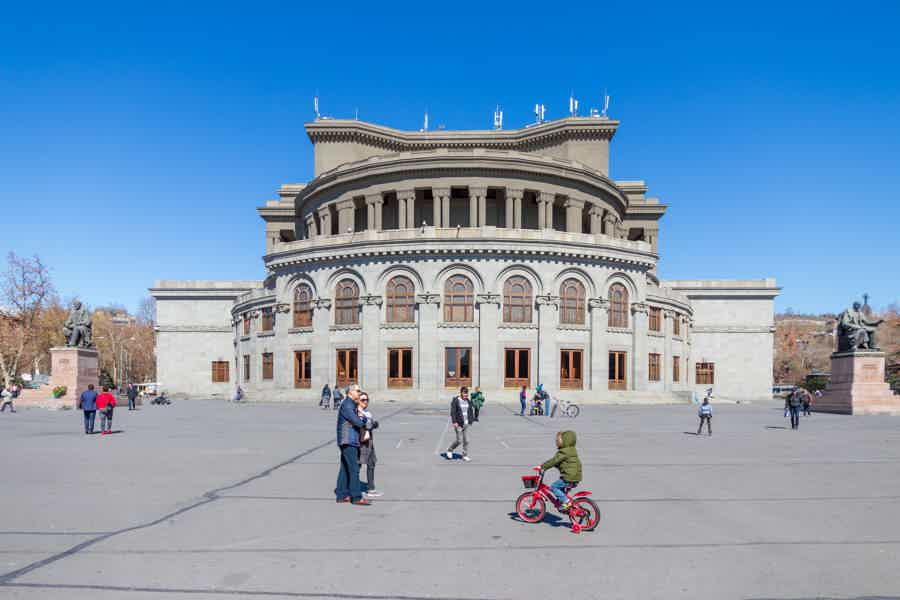 Обзорный тур по Еревану с посещением мемориала и фабрики-музея ковров - фото 3