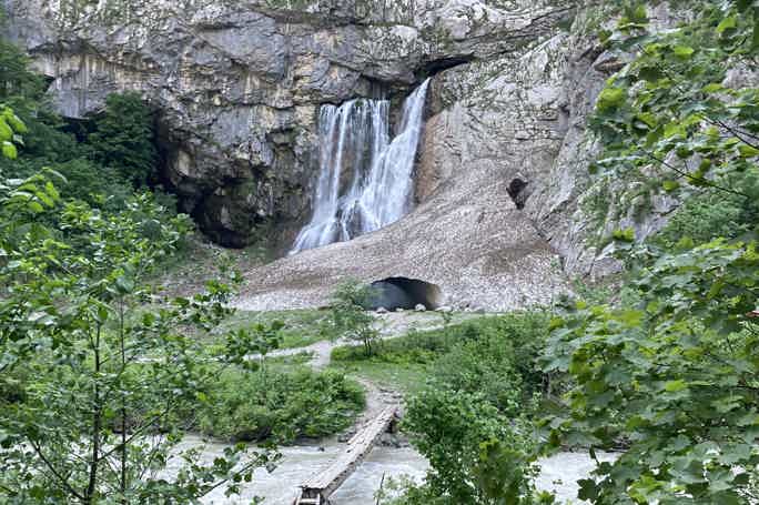 Джиппинг в горную Абхазию — озера, водопады и Шерлок Холмс