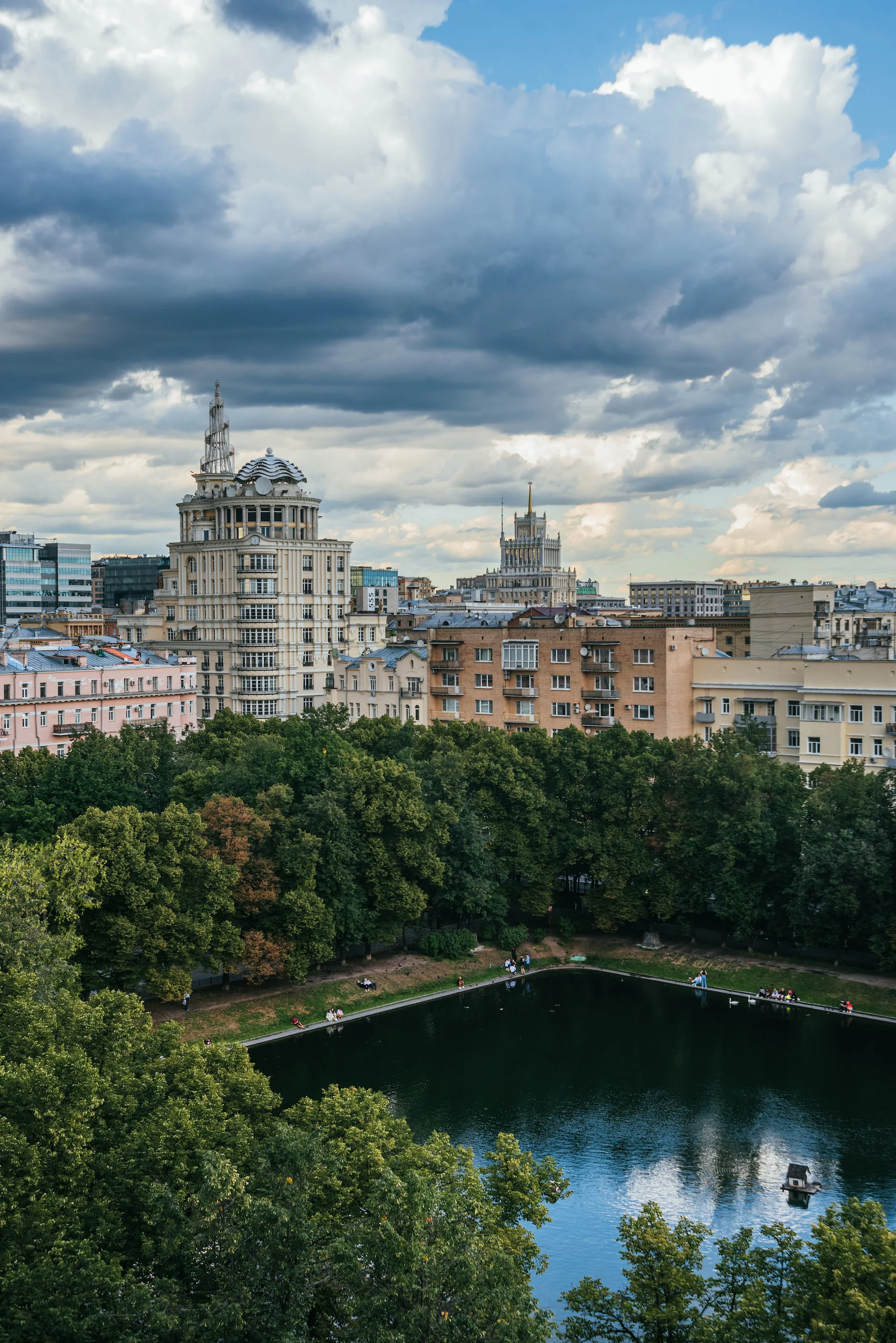 Прогулка по домам Патриарших прудов, кадр 3