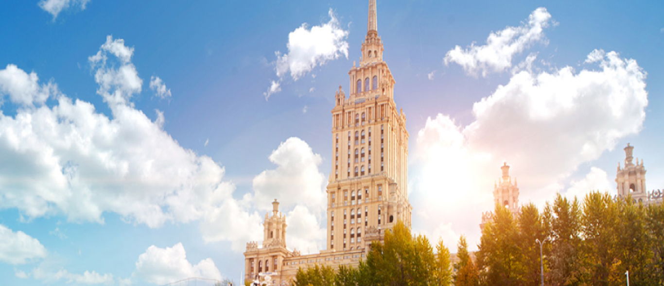 Теплоход москва река. Теплоход москва река. Прогулка по москве-реке на теплоходе. Речные прогулки по москве реке 2023. Прогулки по москве-реке на теплоходе парк зарядье.