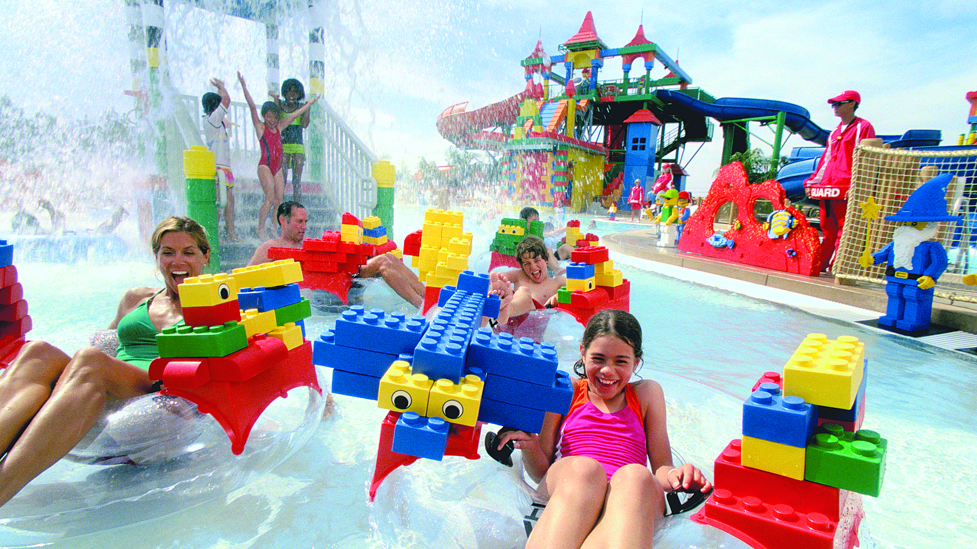 Отдых с детьми с развлечениями. Дубай парк аттракционов Леголенд. Леголенд ОАЭ аквапарк. Legoland Water Park в Дубае. Леголенд Дубай аттракционы.