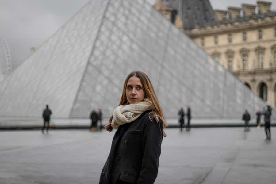 Professional Photoshoot Outside the Louvre Museum - photo 4