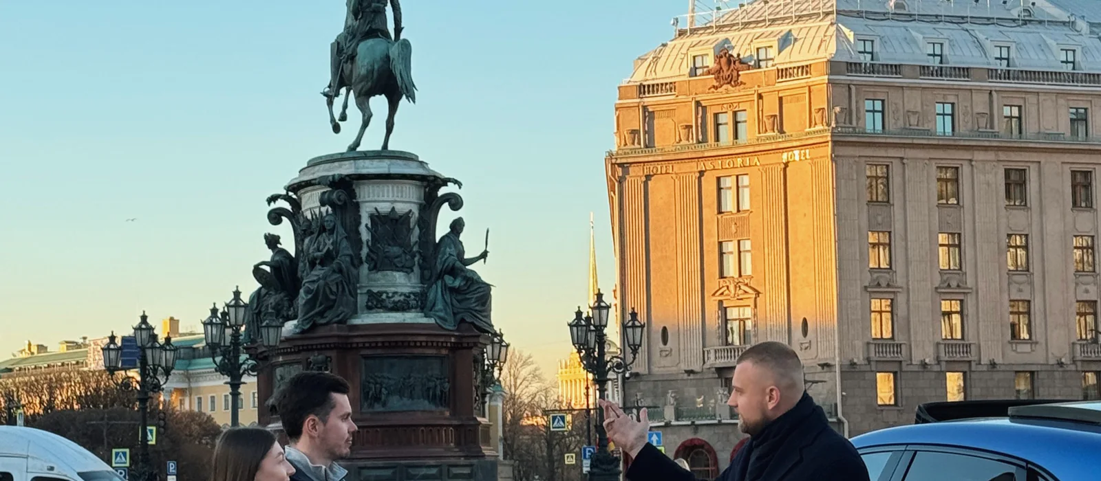 Увидеть все: от классического Петербурга до парадных и стрит-арта на авто — экскурсия, Санкт-Петербург, Россия | Покатаем