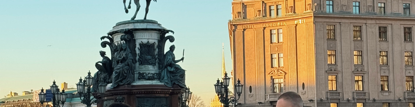 Увидеть все: от классического Петербурга до парадных и стрит-арта на авто