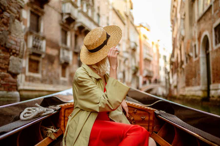 Venice: Private Gondola Ride along Grand Canal - photo 4
