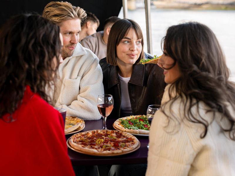 Pizza cruise: Круиз по Дунаю с пиццей и пивом   - экскурсия в Будапешт, Венгрия