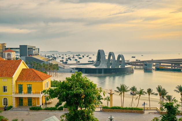 Вечерний Фукуок - Сансет-Таун, мост Поцелуев и шоу «Поцелуй моря»