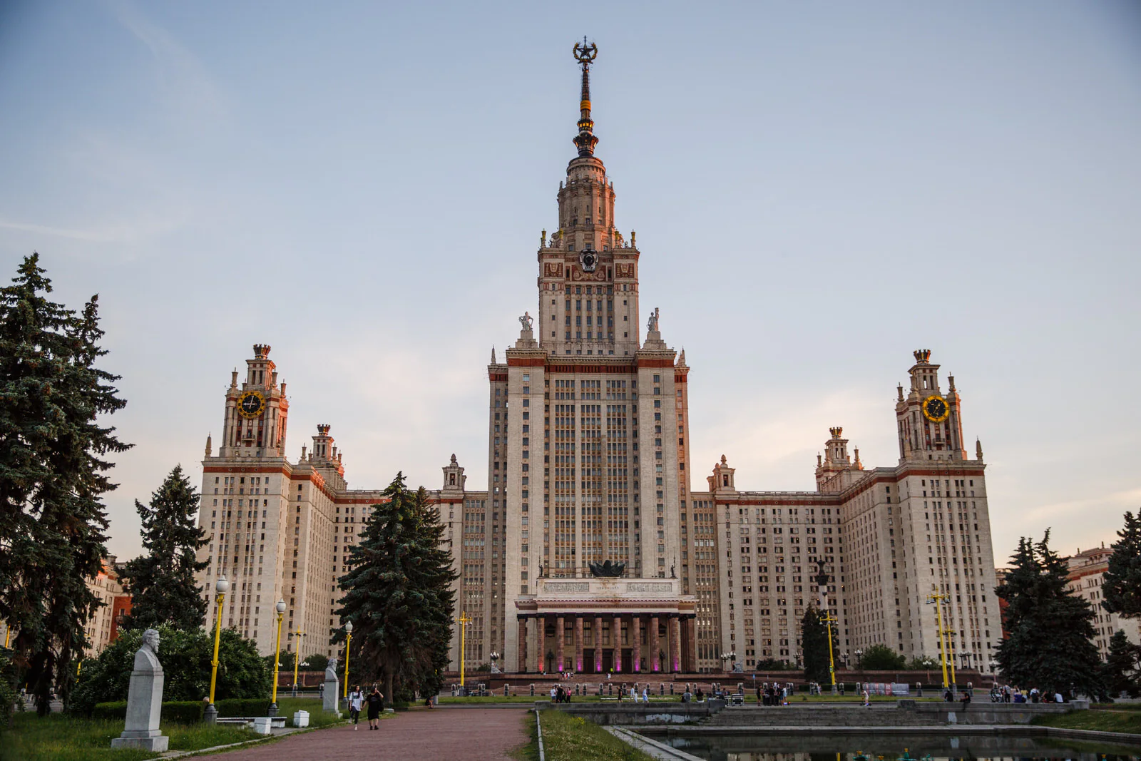 Автобусная прогулка по семи сталинским высоткам Москвы, кадр 6