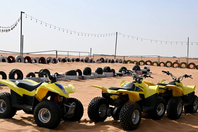 Из Шарджи: по дюнам на квадроциклах, катание на верблюдах и ужин в пустыне