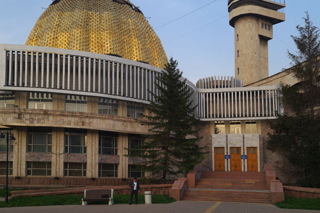 Пешая 3-х часовая прогулка в мини-группе: советский модернизм Алматы — фото 6