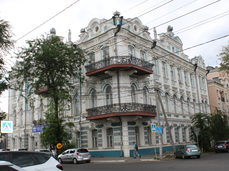 Архитектурный променад по купеческой набережной — фото 3, Астрахань | Покатаем