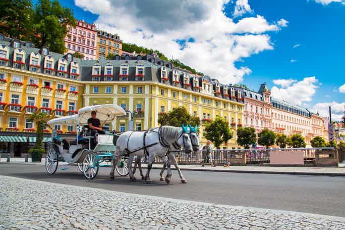 From Prague: Karlovy Vary Guided Day Trip with Lunch