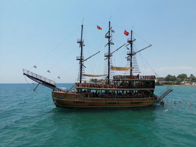 Морская прогулка на лодке с обедом, пенной вечеринкой и купанием — фото 6, Сиде | Покатаем