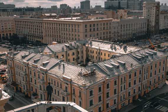  Еhe roofs of Moscow