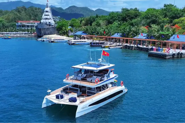 Главное изображение экскурсии - Морской круиз на яхте-катамаране «Marmoris Yachting» с обедом и трансфером