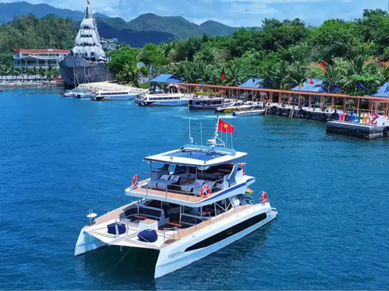 Морской круиз на яхте-катамаране «Marmoris Yachting» с обедом и трансфером