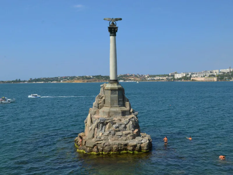 Утренний Севастополь: море, Михайловская батарея, исторический центр. — фото 5, Севастополь | Покатаем