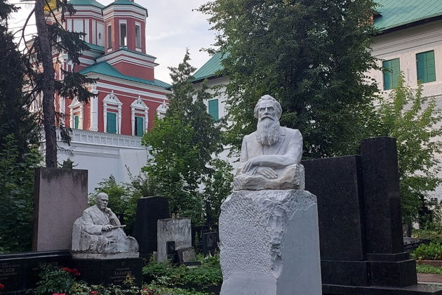 Фото к экскурсии Обзорная экскурсия по Новодевичьему кладбищу: судьбы великих людей