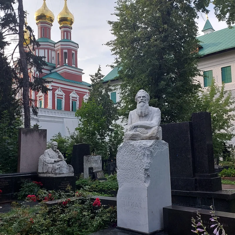 Обзорная экскурсия по Новодевичьему кладбищу: судьбы великих людей — фото 2