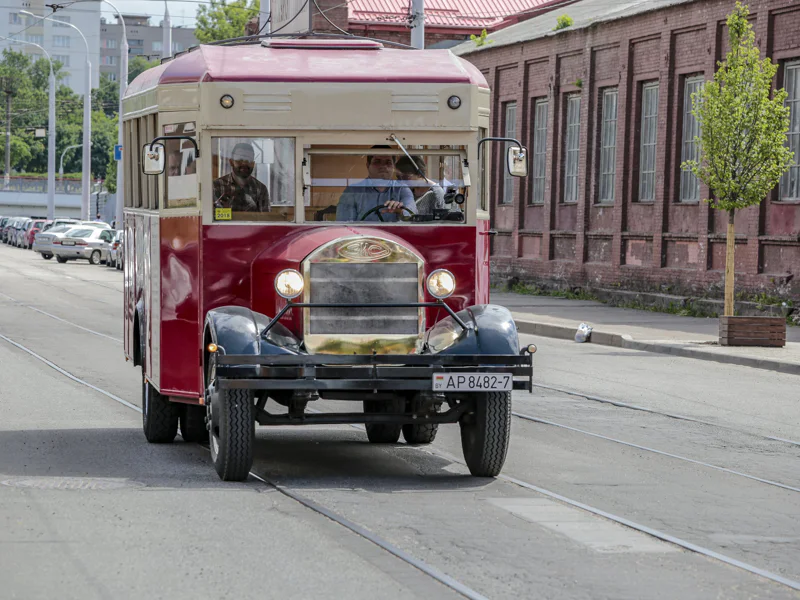 Обзорная экскурсия по Минску в ретро-атмосфере автобуса 30х годов — фото 4, Минск | Покатаем