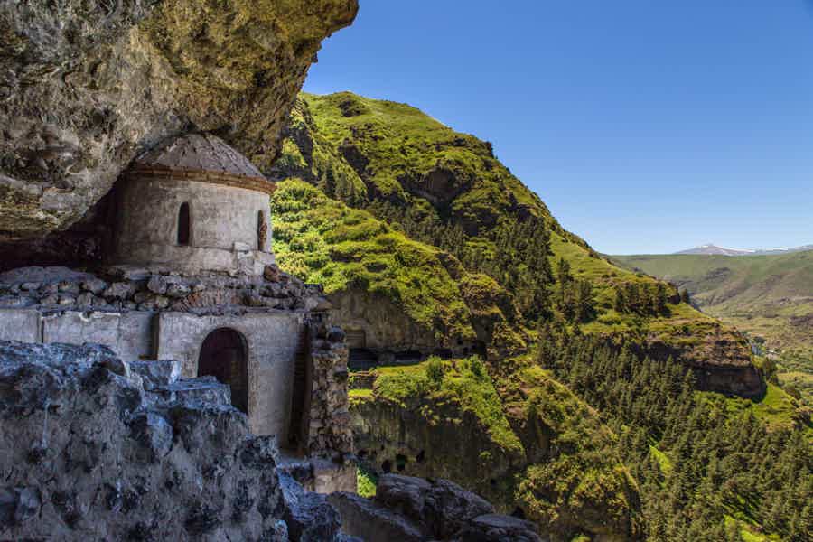 Боржоми, пещерный город Вардзиа и Крепость Рабат в Ахалцихе - фото 1