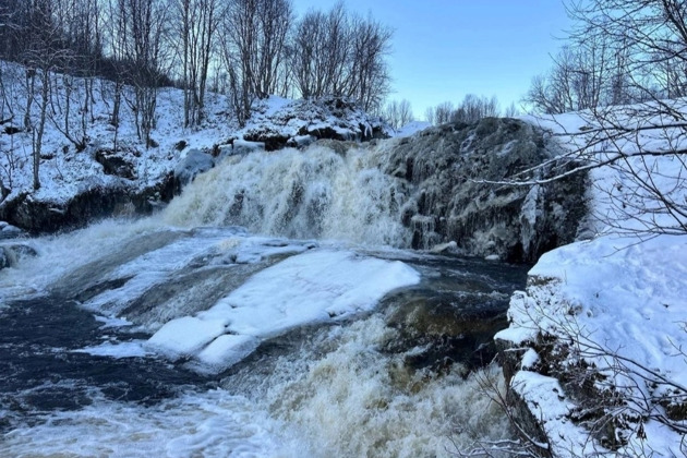 Фьорды и великолепие водопадов Кольского берега зимой и летом