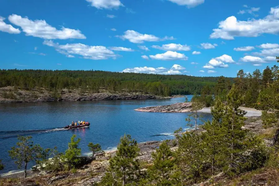 Водная прогулка по Ладожским шхерам на арктической лодке — фото 1