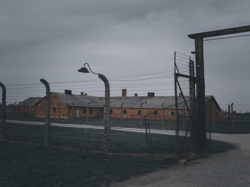 Auschwitz-Birkenau & Salzbergwerk Wieliczka: Tour & Essen - photo 1