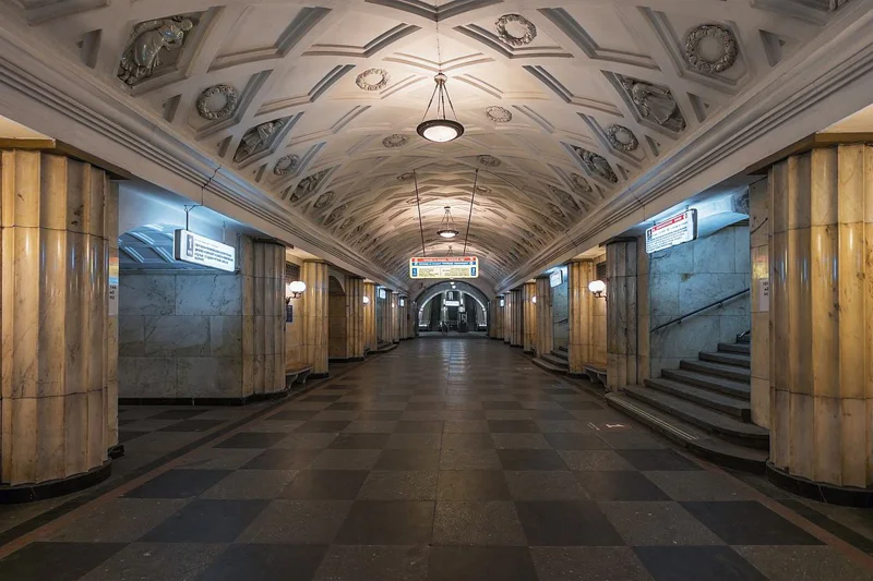 Подземные дворцы Москвы: экскурсия по Московскому метро — фото 10