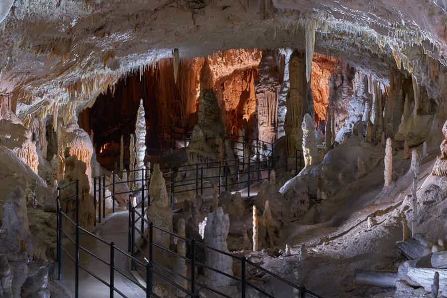 Постойнская пещера, Предъямский замок - фото 1