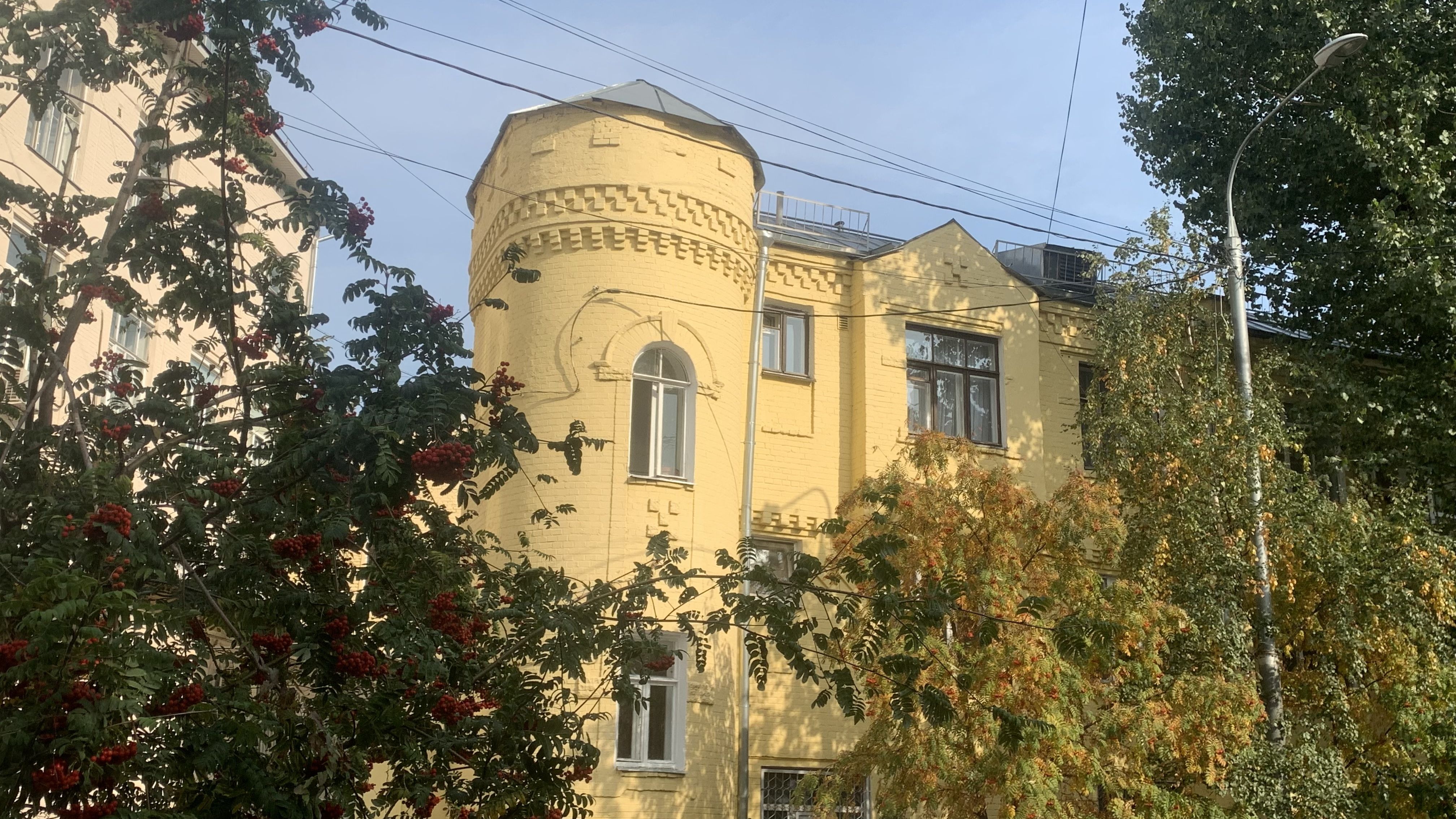 По Новой Басманной: десять историй о гостях и угощениях, кадр 5