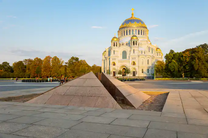 «Легенды и были Кронштадта»: пешком по острову