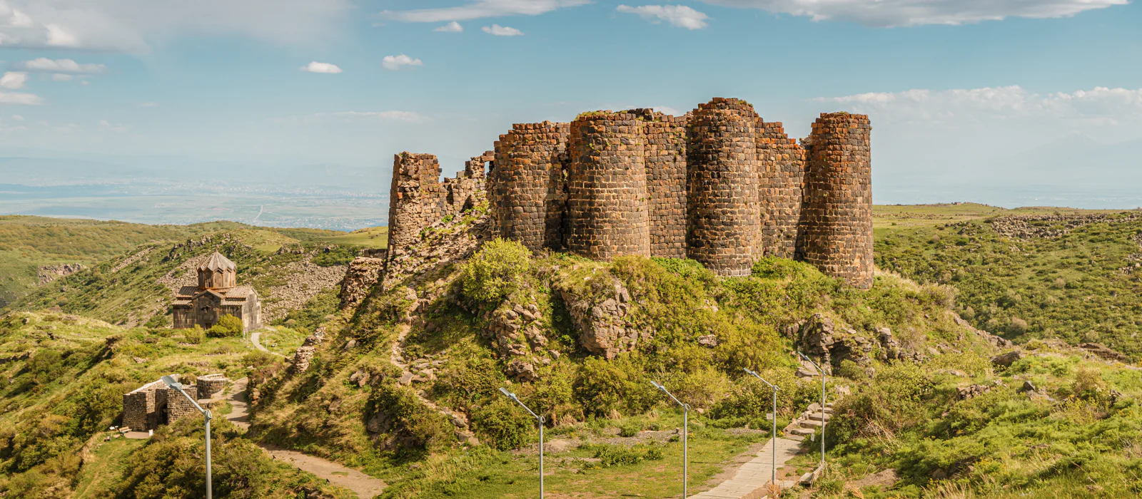 Арагац: озеро Кари, крепость Амберд, памятник армянскому Алфавиту — экскурсия, Ереван, Армения | Покатаем