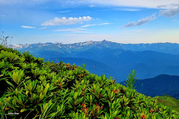 Виды Озеро Малое Дзитаку. Перевал Бзерпинский карниз. 
